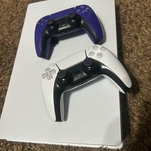 Ps5 digital & 2 controllers